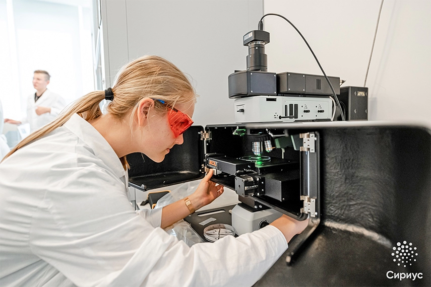 Dual-channel microscope Confotec® Duo at the Sirius center on the Big Challenges program
